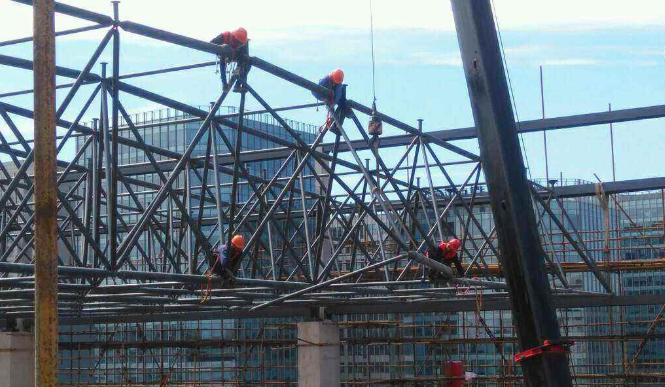 鄂州论网架装配施工中搭设脚手架应当留神的事故